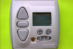 PRZYKŁADY SYSTEMÓW STEROWANIA ROLETAMI
